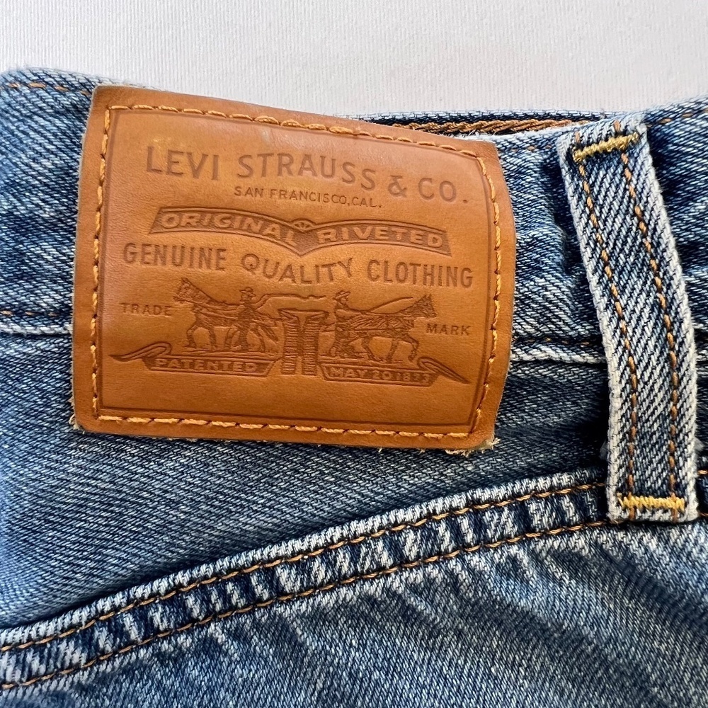 Levi’s Distressed Ribcage Cut-Off Jean Shorts - Picture 13 of 13